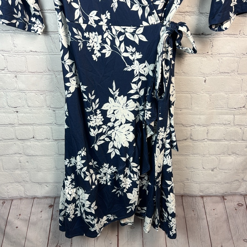 BloomChic Navy and White Floral Midi Wrap Dress Plus Size 1X - Picture 5 of 7
